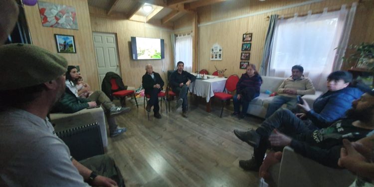 Calisto se reúne con vecinos del Puente la Cruz que se mantienen aislados por los trabajos en el sector