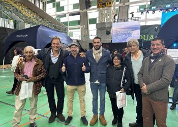 Kramer, Pinilla, Amaro Gómez-Pablos y Harold Mayne-Nichols se presentaron en la Feria de Proveedores y Emprendedores de Aqua Chile realizado en Polideportivo de Puerto Aysén