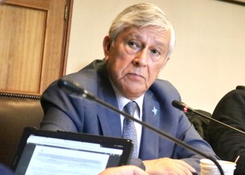Sandoval destaca recursos que ingresarán a municipios locales gracias a proyecto que establece un Royalty Minero 