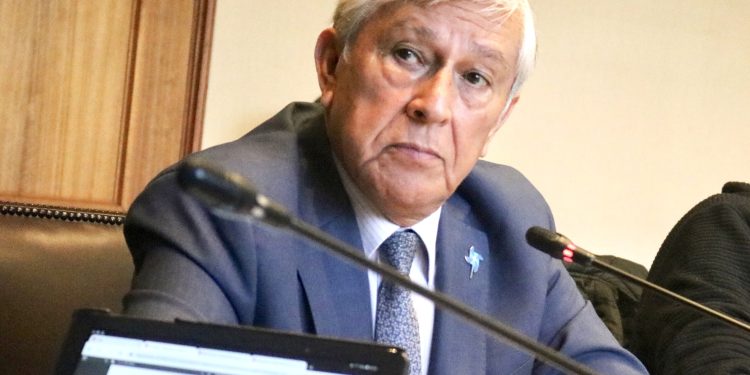 Sandoval destaca recursos que ingresarán a municipios locales gracias a proyecto que establece un Royalty Minero 