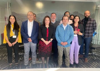Senadora Ximena Órdenes y concejal Carlos Valdés sostienen reunión de trabajo en la Comisión Nacional de Energía con miras a reducir los costos de electricidad