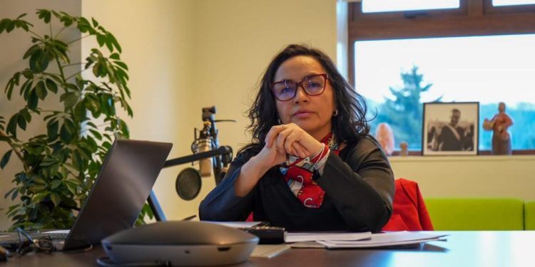 Gobernadora agradece gestiones del Ministerio de Transportes para asegurar continuidad de vuelos entre Balmaceda y Punta Arenas
