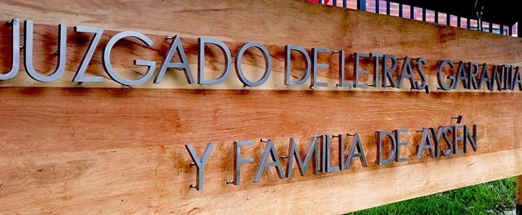 Juzgado de Letras de Puerto Aysén acoge demanda por vulneración de derechos por parte de municipalidad y ordena indemnizar a fonoaudióloga