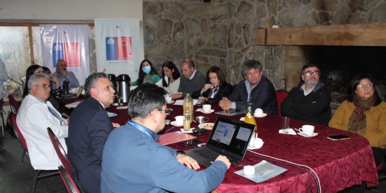 Autoridades de Salud se reúnen con parlamentarios para proyectar trabajo conjunto.