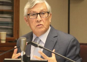 Sandoval tras sesión especial: “Más que infraestructura, tenemos urgencia de mejorar la gestión de los distintos establecimientos de salud”