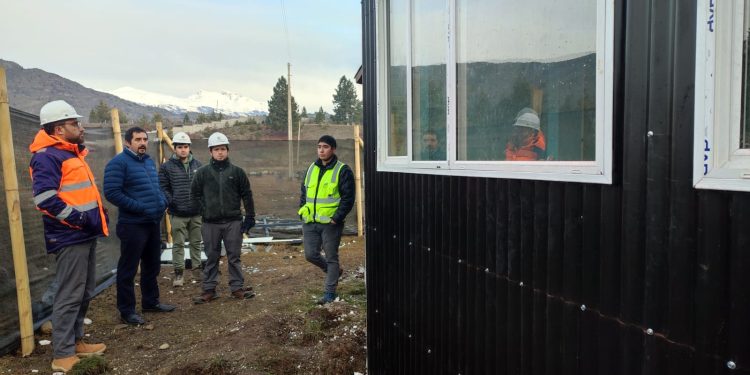 Alcalde de Cochrane inspeccionó las obras de mejoramiento en el estadio municipal