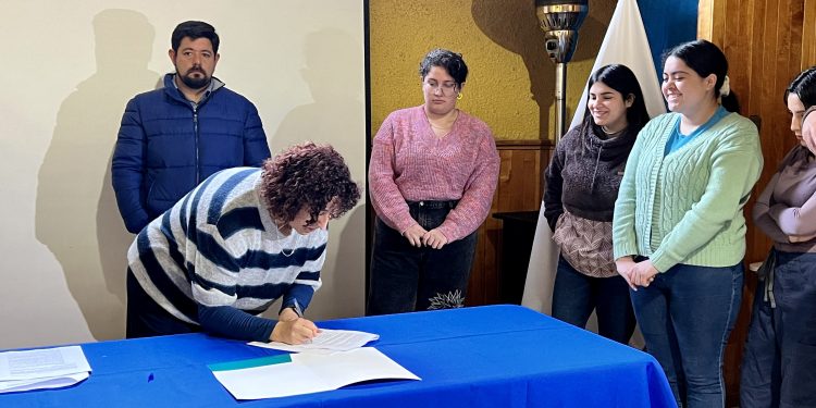 Se termina paro estudiantil en la Universidad de Aysén con firma de acuerdo