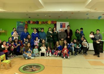 Diez niños y niñas del Jardín Infantil Los Navegantes de Puerto Cisnes recibieron su “Primera Cédula”.