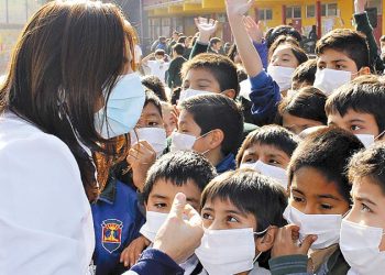Ministerio de Salud anunció obligatoriedad de uso de mascarillas en todos los establecimientos educacionales del país.