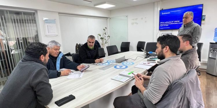 Por los constantes cortes de luz en Puerto Aysén, el Seremi de Energía y la Superintendencia de Electricidad y Combustibles de la región se reúnen con Edelaysen