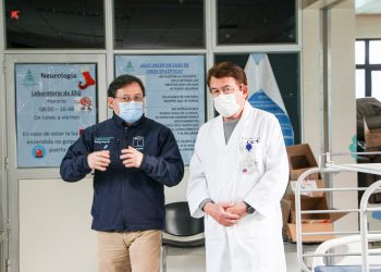 Delegado Presidencial Rodrigo Araya visita Hospital Regional destacando rol de funcionarios/as de salud durante la contingencia de enfermedades respiratorias
