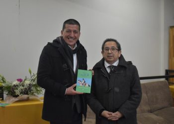 Libro “Historias de Canito II” del autor regional Manuel Hernández se presentó en Biblioteca Pública de Aysén