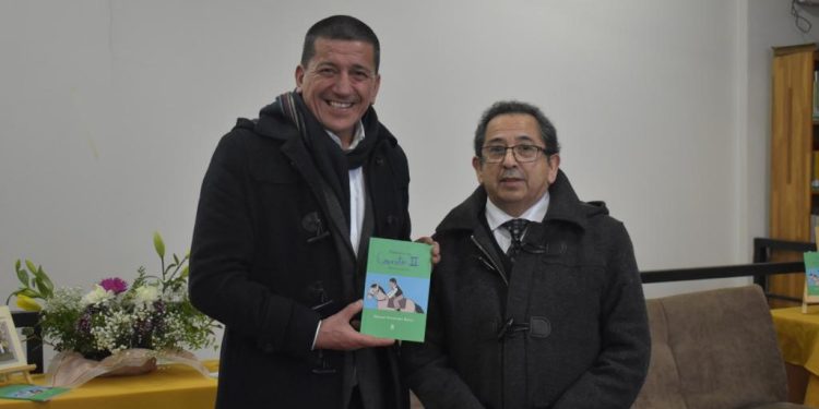 Libro “Historias de Canito II” del autor regional Manuel Hernández se presentó en Biblioteca Pública de Aysén
