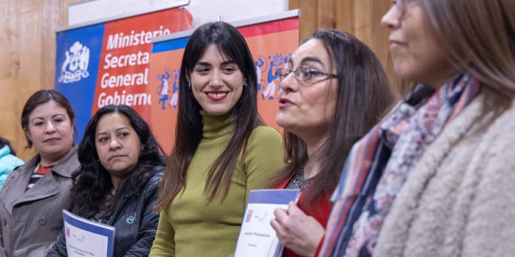 Coyhaique: Subsecretaria de Gobierno entregó certificados de adjudicación del Fondo de Fortalecimiento de Organizaciones de Interés Público 2023 a 27 proyectos regionales