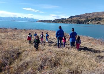 Revista suiza destaca a jardín infantil de Puerto Guadal por su labor pedagógica