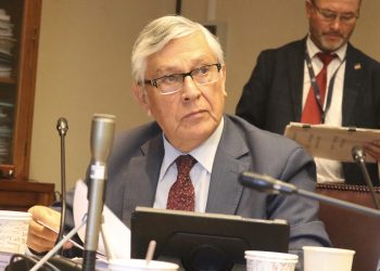 Senador Sandoval pide adoptar las acciones necesarias para proveer de servicios básicos a los asentamientos costeros de la zona austral