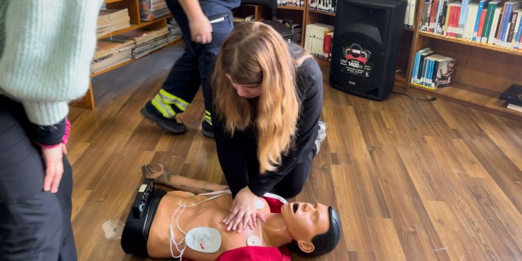 Personal del CESFAM de Puerto Aysén se capacitan en técnicas de Reanimación Cardiopulmonar