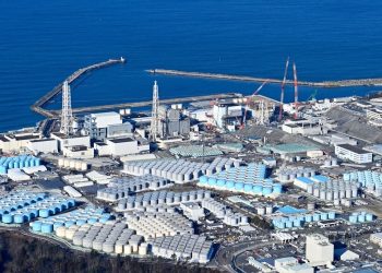 Japón comenzó hoy el vertimiento de aguas radiactivas de la planta nuclear de Fukushima al Océano Pacífico