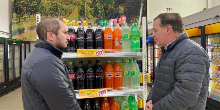 Ley de plásticos de un solo uso: Almacenes y tiendas implementan opción de botellas retornables
