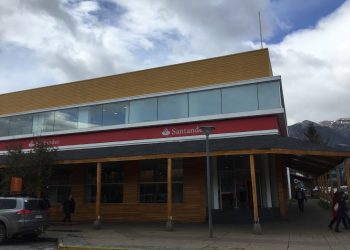 SERNAC: Juzgado de Policía Local de Coyhaique condenó a Banco Santander a restituir dinero e indemnizar a clienta después de millonario fraude