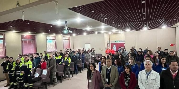 Servicio de Salud Aysén celebra 44 años destacando trayectoria de funcionarias y funcionarios