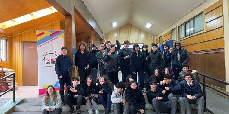 Premio Los Creadores visita escuelas de Coyhaique para realizar bootcamps de tecnología e innovación con estudiantes