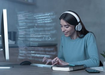 Lanzan 1.000 becas de especialización digital para formar mujeres para la industria tecnológica
