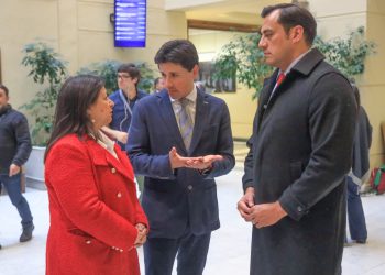 Asignación de Zona: Inasistencia de Hacienda y Educación a Comisión de Zonas Extremas provoca la molestia de asistentes de la educación y Raphael advierte con rechazar el presupuesto de Educación