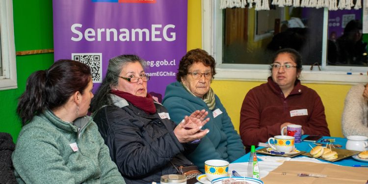 Mujeres de la cuenca del lago General Carrera se reúnen para relevar el aporte a sus comunidades en actividades de sensibilización de SernamEG