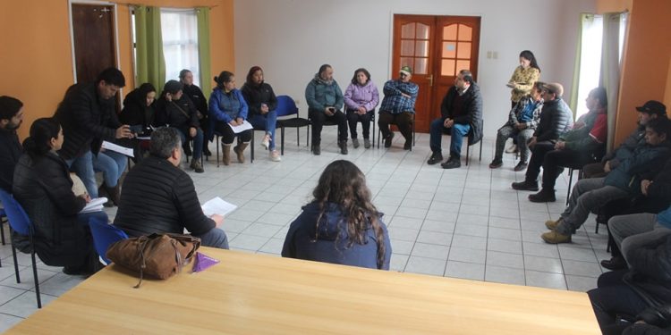 Comunidad de Puerto Chacabuco valora acuerdos con autoridades del sector salud para fortalecer atención
