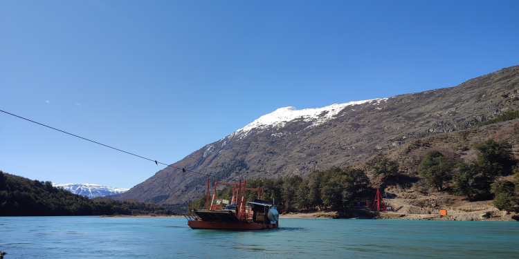 Cochrane: Vecinos de Colonia Norte insisten en proyecto de un puente sobre el Río Baker y antena de telefonía celular a las autoridades regionales