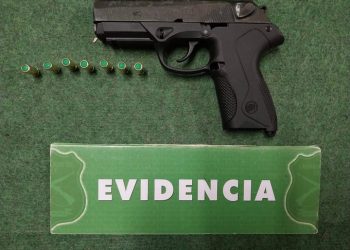 Carabineros detuvo a sujeto quien tras huir del personal arrojó bolso con arma de fogueo al interior de domicilio en Puerto Aysén