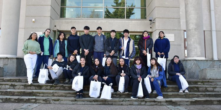 Estudiantes del Liceo Francisco Xavier Butiñá visitan la Corte de Apelaciones de Coyhaique