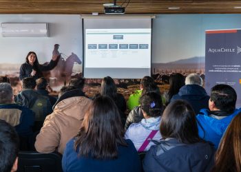 Capacitación en Puerto Chacabuco fortalece la relación de AquaChile con proveedores locales