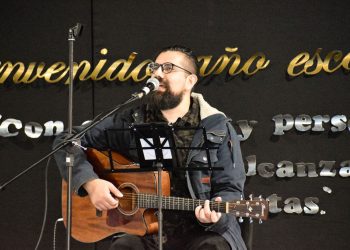 Global Teacher Prize Chile 2023: Profesor del Liceo Pioneros del Sur, de Villa O’Higgins, es uno de los semifinalistas