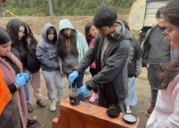 Estudiantes de Melinka arribaron hasta Puerto Aysén para conocer iniciativas ecológicas de empresa local 