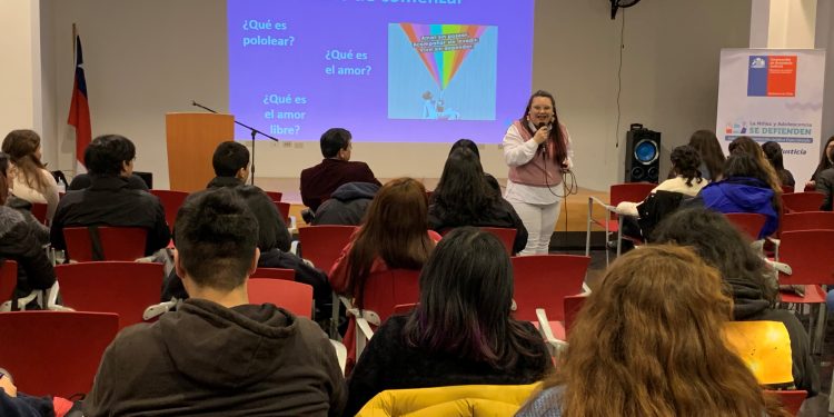 Con una activa participación de adolescentes se desarrollaron las “Jornadas de Formación de Defensores de Derechos de la Niñez y la Adolescencia” en Coyhaique y Puerto Aysén.