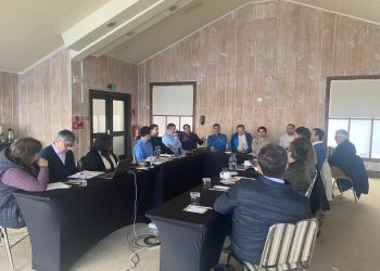 Agrupaysén y Consejo del Salmón se reúnen para abordar el futuro laboral y sostenible de la industria acuícola