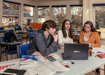 Universidad de Aysén llama a postular al FUAS para acceder a beneficios estudiantiles