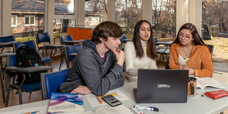 Universidad de Aysén llama a postular al FUAS para acceder a beneficios estudiantiles