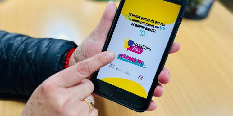 Invitan a emprendedores/as regionales a capacitarse en marketing digital gracias a alianza FOSIS-Microsoft
