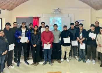AquaChile apoya capacitación de operadores robóticos en Aysén
