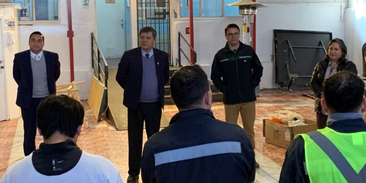 Autoridades constatan en terreno avances del curso de capacitación que realizan usuarios al interior del CCP Coyhaique 
