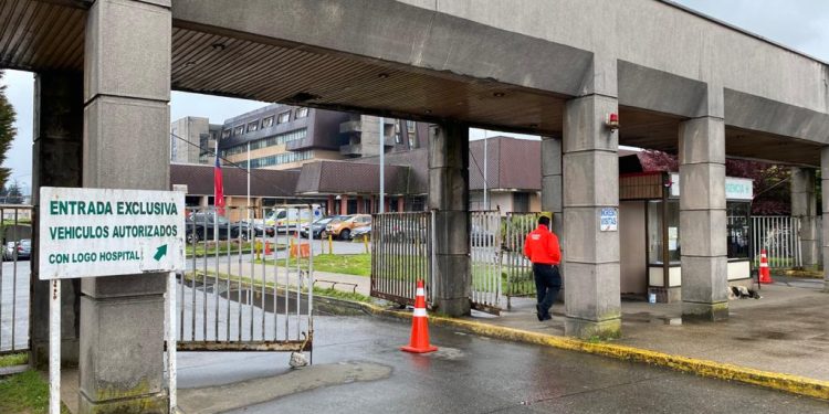 Un niño de 13 años resultó muerto en una balacera en la ciudad de Valdivia, otros dos menores de la misma edad fueron también baleados.