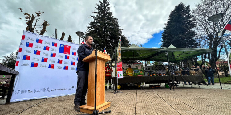 Mesa de la política de educación ambiental interviene plaza de Coyhaique con “Feria de Desarrollo Sostenible”