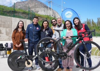 Gobierno Regional y Seremi de Deportes realizan entrega de bicicletas de alta gama a destacados atletas regionales