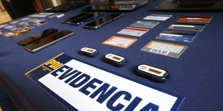 Uno de los casos ocurrió en Puerto Aysén: PDI y Fiscalía desbaratan organización criminal que podría haber defraudado más de 400 millones de pesos