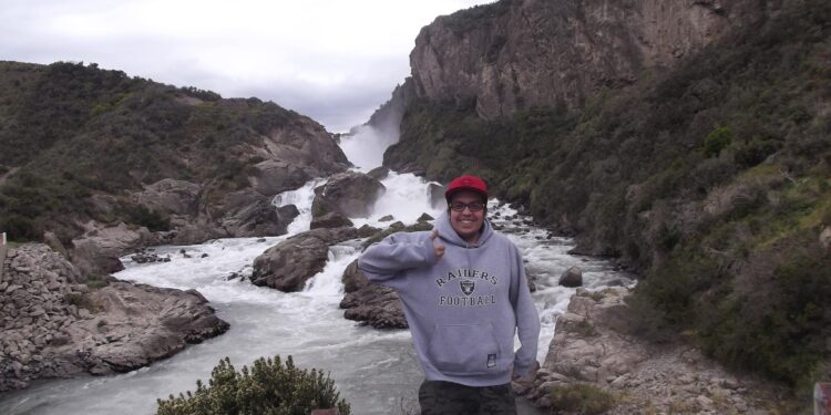 El joven Cristian Velásquez fue trasladado a Santiago y se encuentra a la espera de alternativas que den paso al esperado trasplante