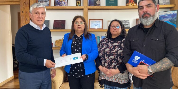 Senador Sandoval se reunió asociación de funcionarios y el rector de Universidad de Aysén para abordar la crisis financiera de la institución