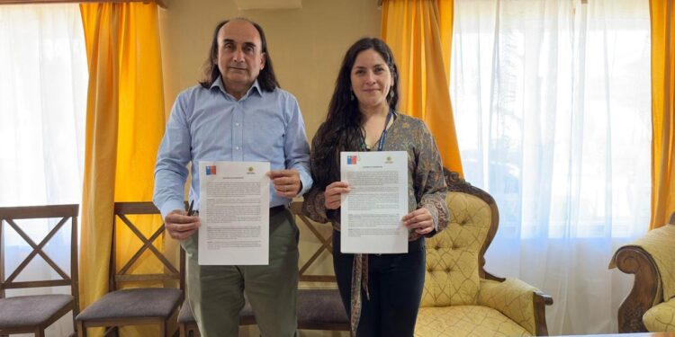 Seremi de Salud y Municipalidad de Chile Chico firman convenio para prevenir y diagnosticar oportunamente casos de Hidatidosis